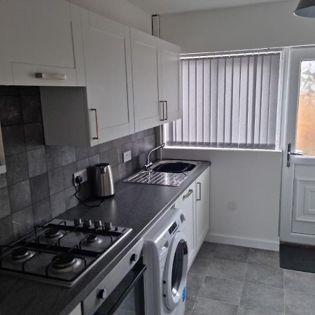 3 Bedroom House-Ellesmere Port Extérieur photo