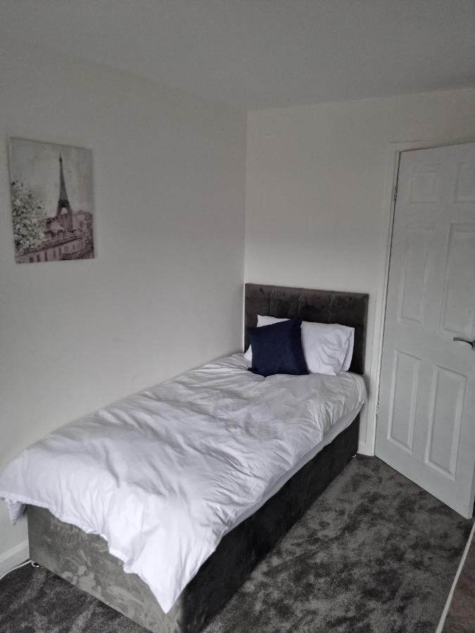 3 Bedroom House-Ellesmere Port Extérieur photo