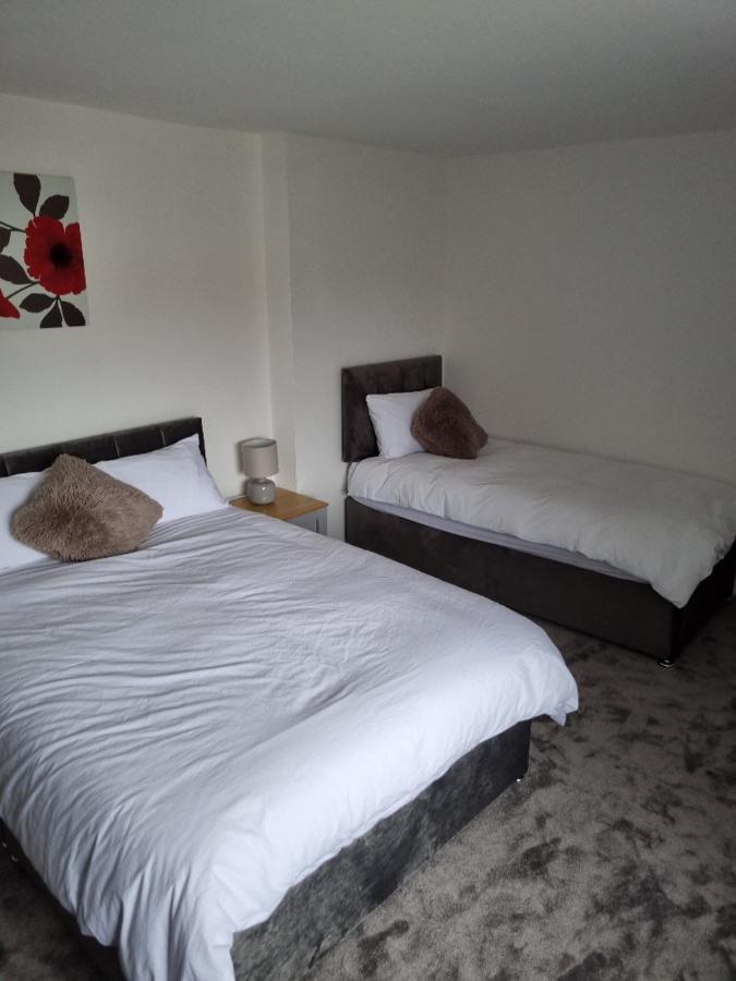 3 Bedroom House-Ellesmere Port Extérieur photo