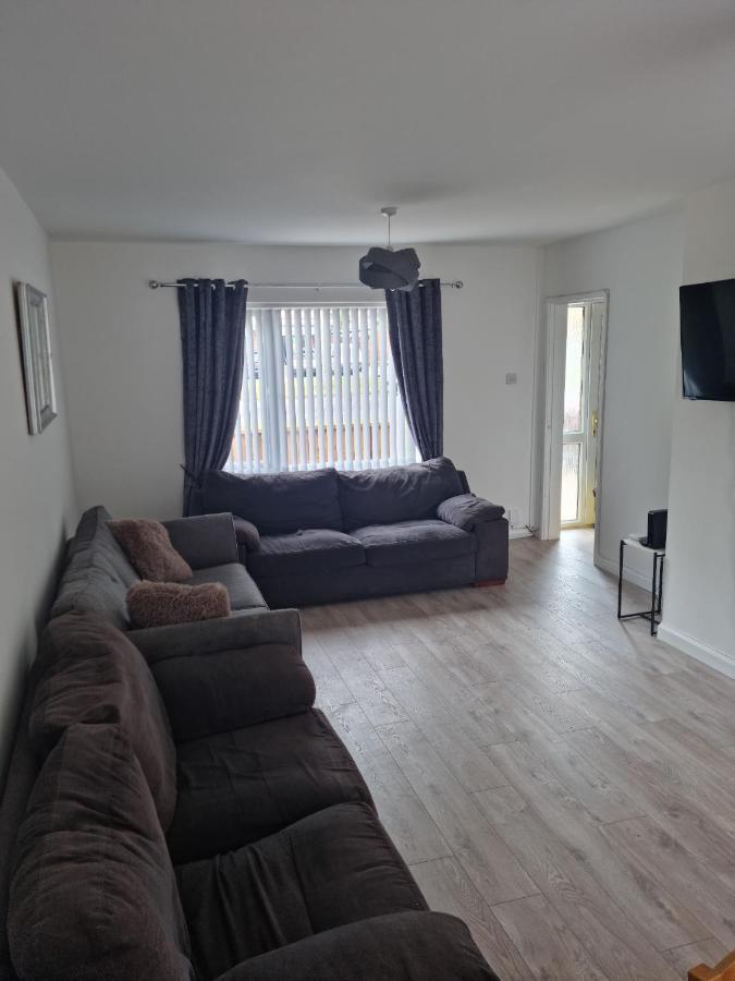 3 Bedroom House-Ellesmere Port Extérieur photo